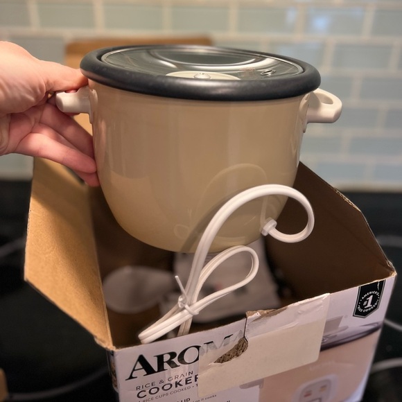 Aroma 4-Cup Rice & Grain Cooker with Glass Lid - Beige kitchen tool - Picture 3 of 6